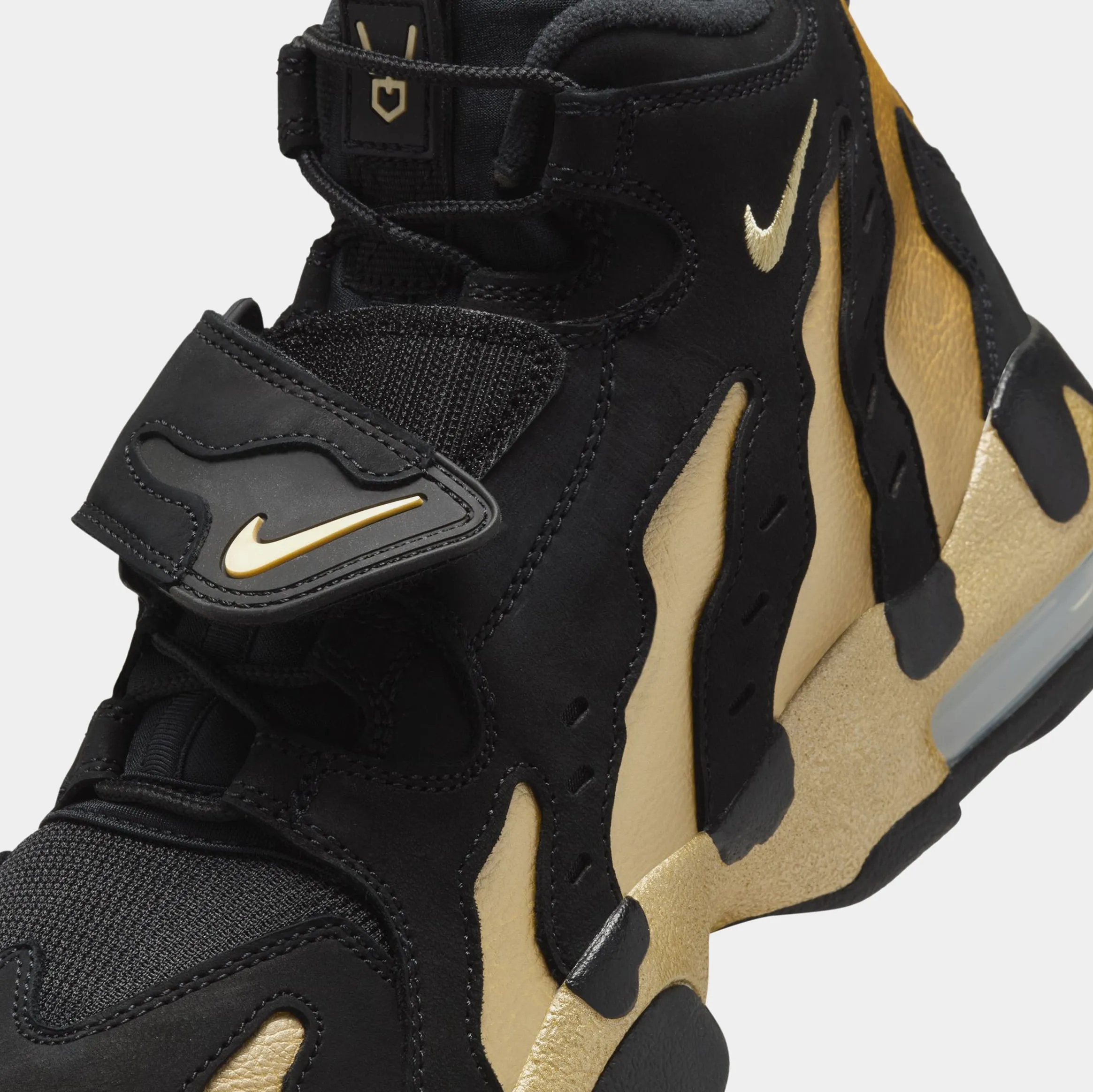 Air DT Max 96 Mens Basketball Shoes (Black/White/Vegas Gold)