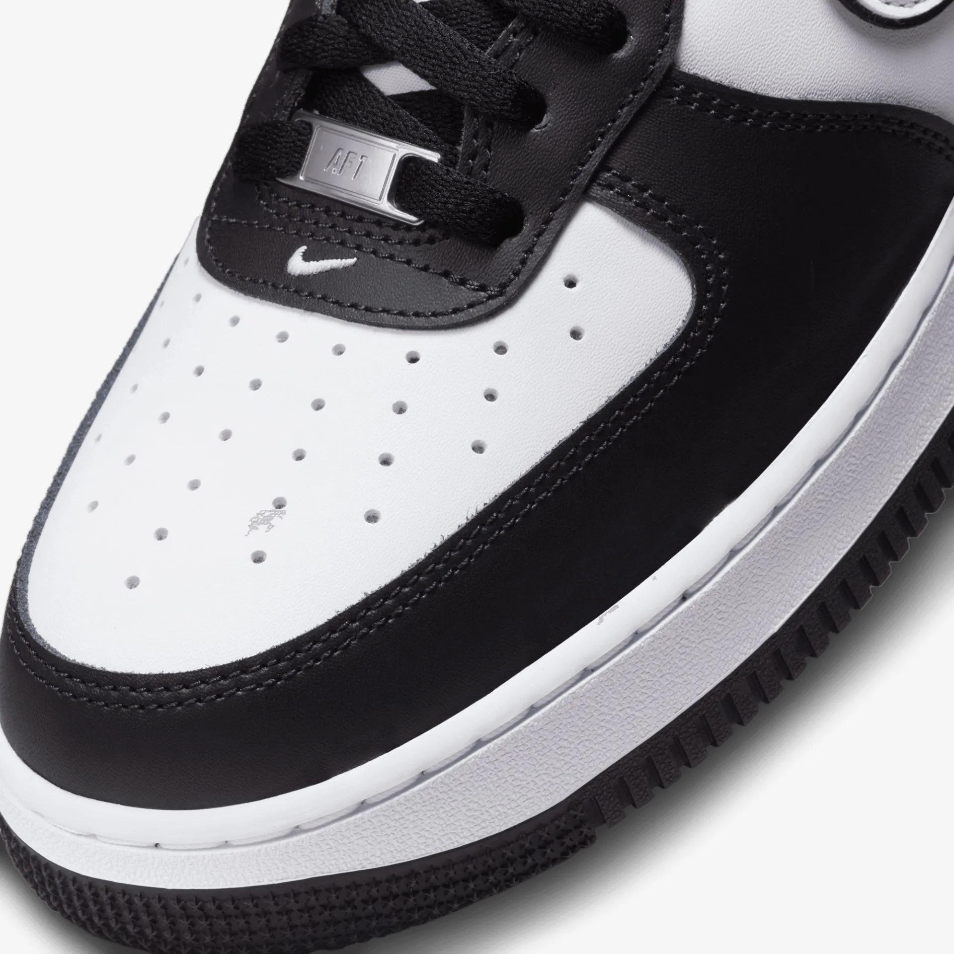 Nike | AIR FORCE 1 '07 { BLACK/WHITE